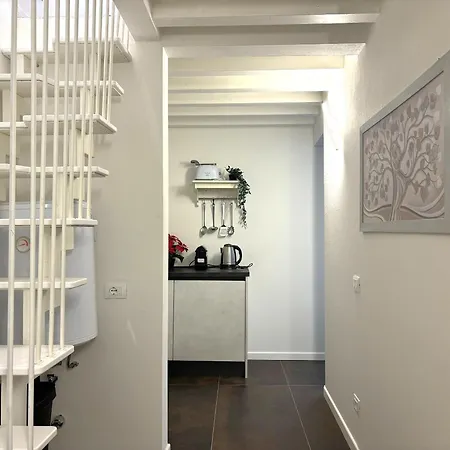Purple Lily Apartment *